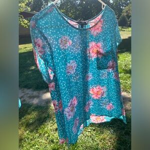 NWT Heart lightweight pocket tee Size Medium